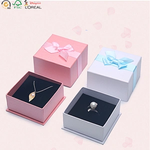 Paper gift box