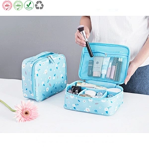 Travel cosmetic bag