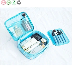 Travel cosmetic bag