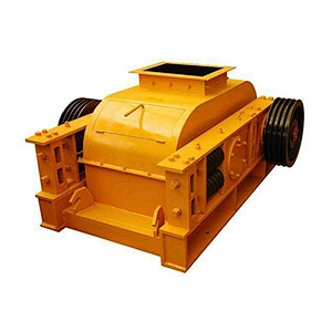 Two-roll crusher with smooth rolls
