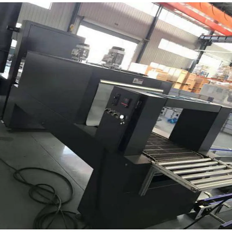 Semi-automatic shrink packaging machine