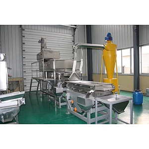 Peanut crushing machine