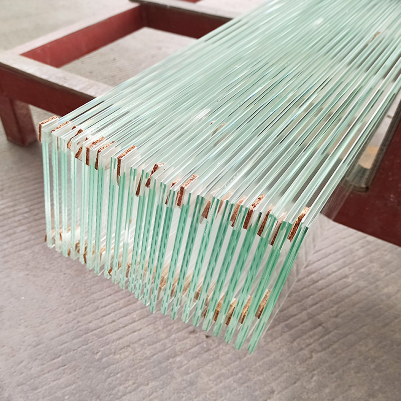 China manufacturer ultra clear low iron PVB tempered toughened laminated glass