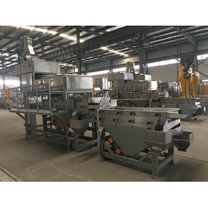 Peanut crushing machine
