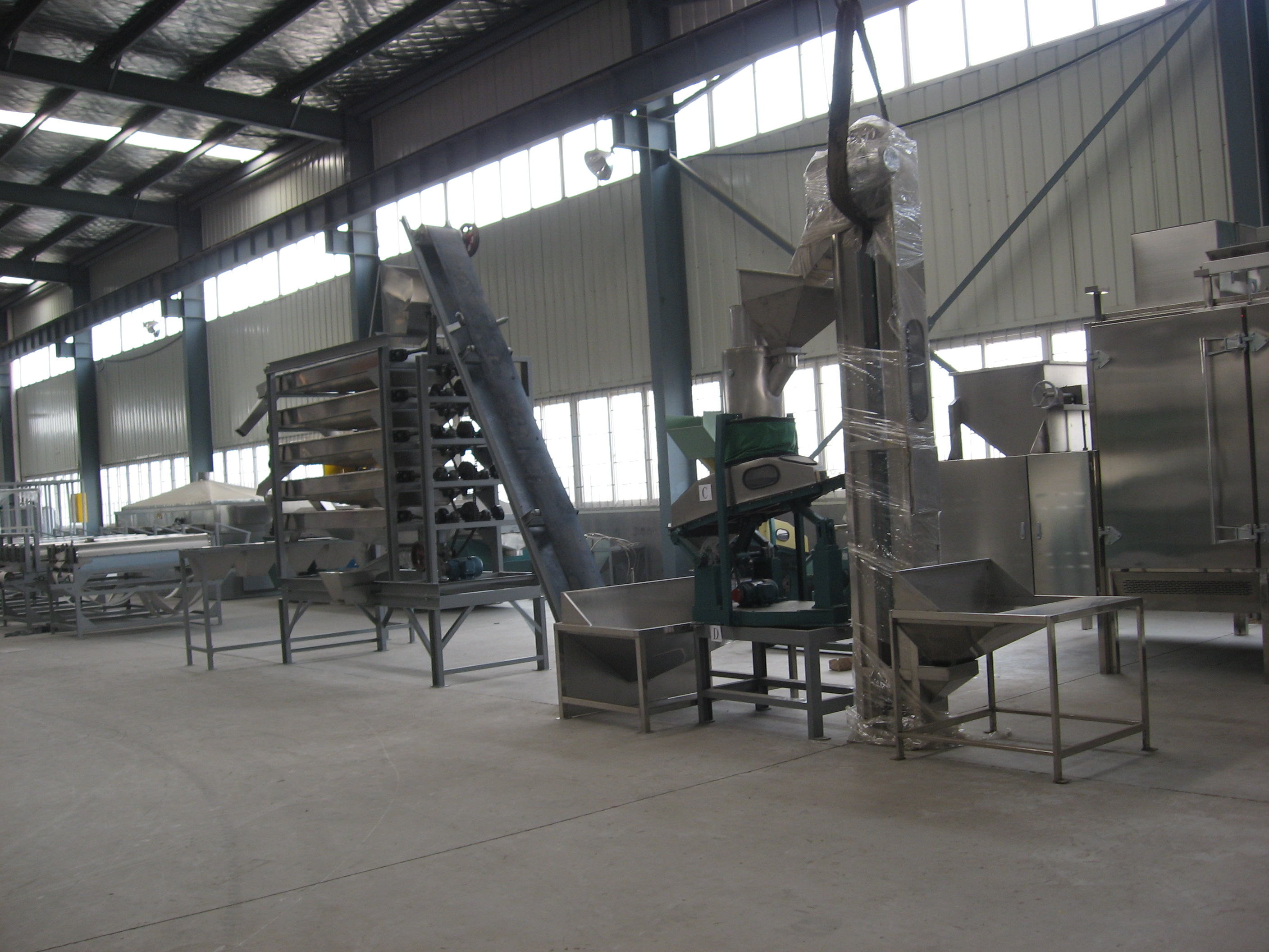 Peanuts sieving machine