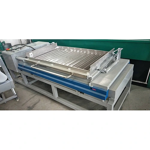 Tea leaf rolling machine