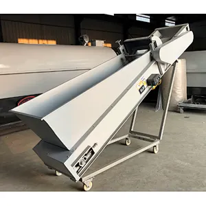 Tea leaf conveyor