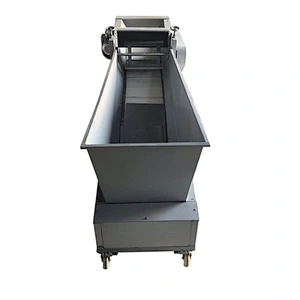 Tea leaf conveyor