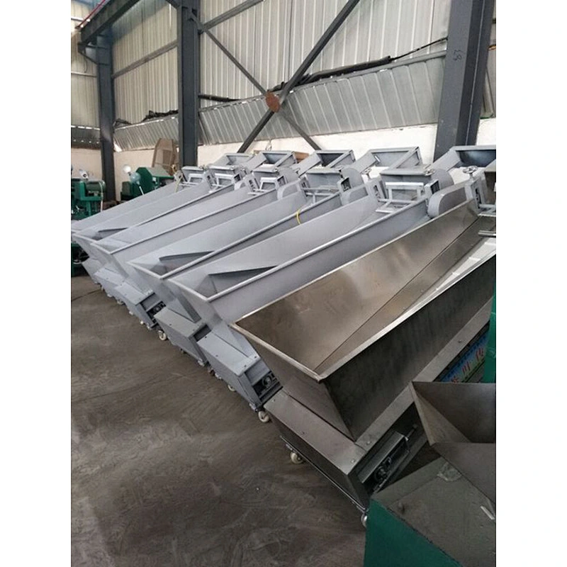 Tea leaf conveyor