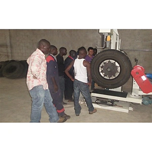 Inflatable buffing machine for large tires