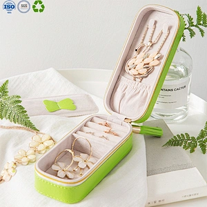 Travel jewelry case