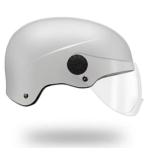 Helm mit doppeltem Objektiv