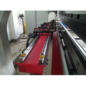 Sheet bending machine for metal