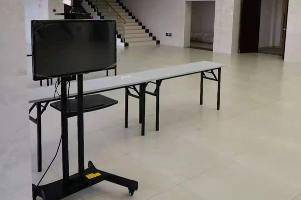 SCANMAX Multi-person Temperature Screening System Applied in Street Office