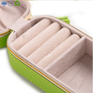 Travel jewelry case
