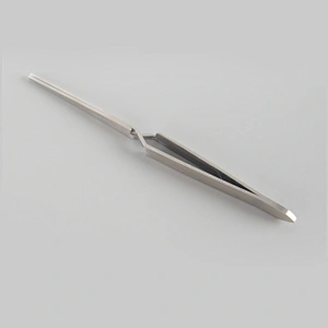Tweezers