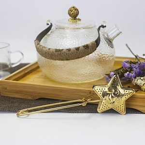 Stainless steel titanium gold plating star shape tea infuser tea strainer with clamping handle