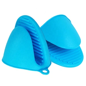 hot sale cute design kitchen silicone glove oven glove latex glove to protect your hands