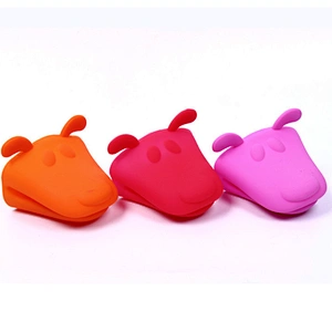 hot sale cute design kitchen silicone glove oven glove latex glove to protect your hands
