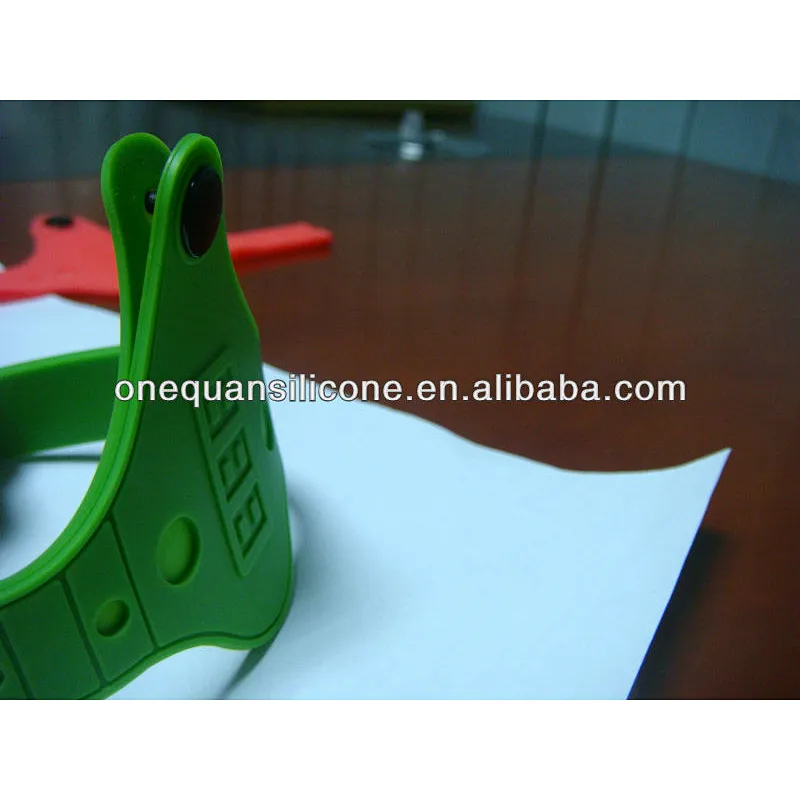 Wholesale silicone key holder bracelet rubber bracelet key holder for gifts