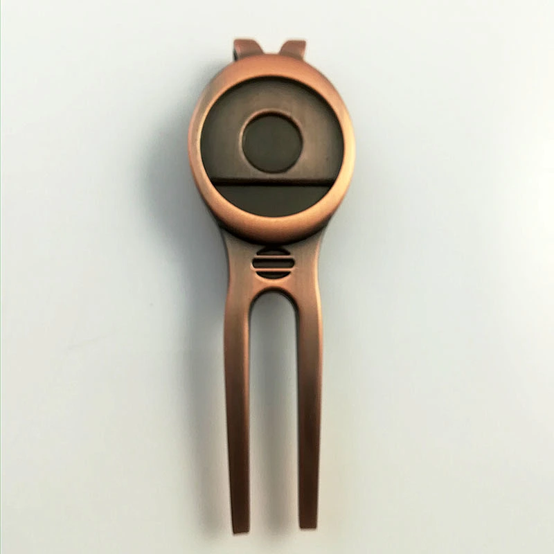 Golf divot tool