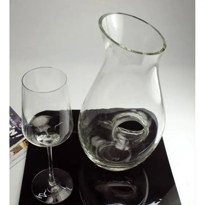 2.3L Creative inclined mouth wine decanter