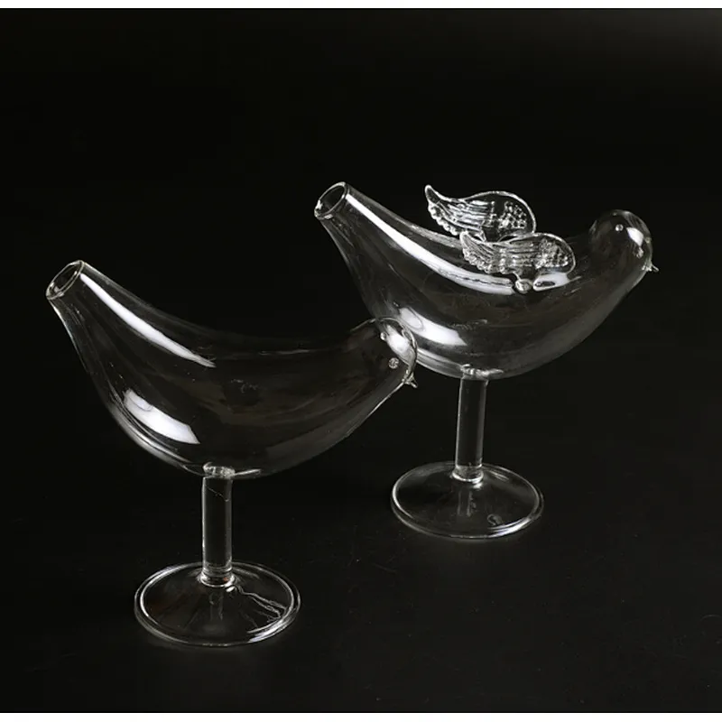 Creative bird-shaped glass goblet for wine