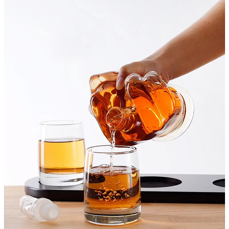 Thumb shaped whiskey bottle with high borosilicate material