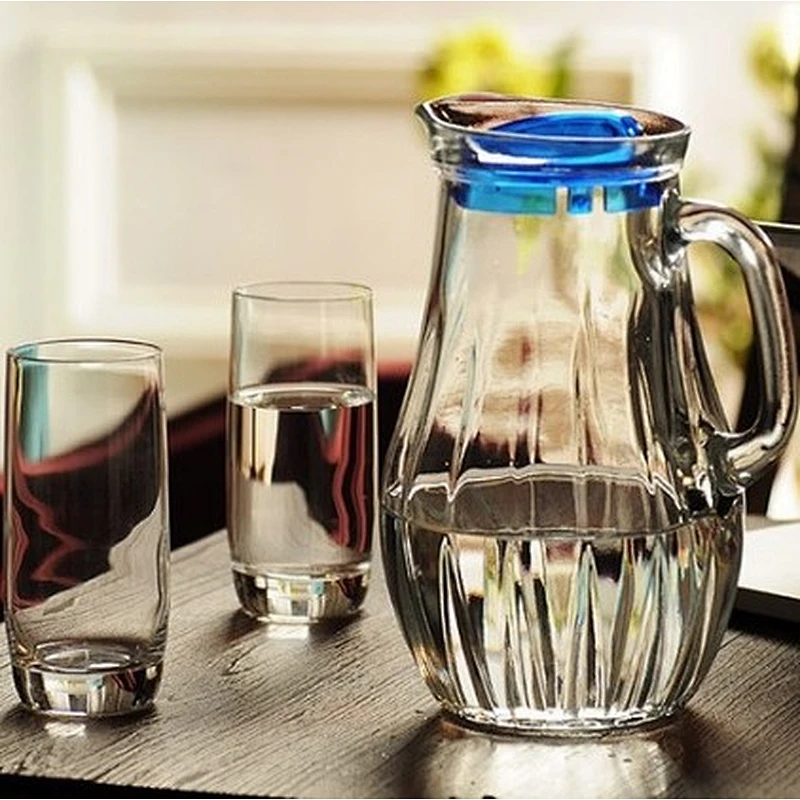 Wholesale 2 Litres Big Size Glass Pitcher With Plastic lid  For Iced Water and Cold Drinks