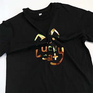 MOQ 1Pcs Custom Logo Anime Pattern Golden Heat Transfer Viny Logo Lucky Cat T-Shirt Women