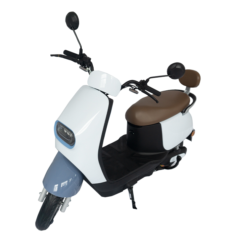 AMOTO A21 electric scooter, white retro-style city moped with brown seat, 2000W 60V 32AH, 45 km/h