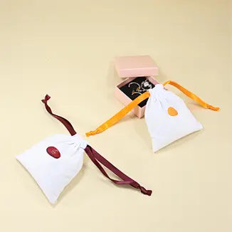 luxury cotton gift pouch drawstring packaging bags
fabric custom logo drawstring pouch packaging bags
recyclable muslin drawstring gift dust pouch
custom logo small drawstring gift pouch dust bag
shoe bag
dust bag
nylon bag