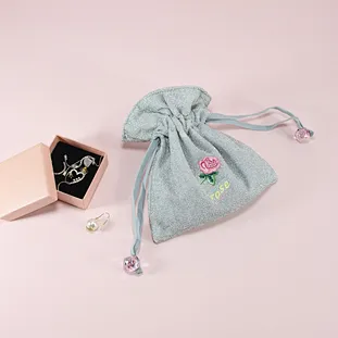 cotton drawstring bag
packaging pouch drawstring soft satin hair bag
cotton satin hair drawstring bags with logo printed
fabric custom logo drawstring pouch packaging bags
drawstring cloth bags with printed brand logo
stain bag
stain dust bag
drawstring b