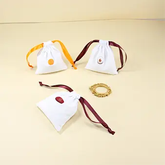 luxury cotton gift pouch drawstring packaging bags
fabric custom logo drawstring pouch packaging bags
recyclable muslin drawstring gift dust pouch
custom logo small drawstring gift pouch dust bag
shoe bag
dust bag
nylon bag