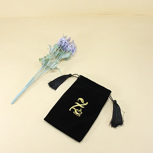 velvet bag
drawstring velvet dust gift cosmetic packaging bag
luxury velvet gift pouch drawstring packaging bags
velvet drawstring bag
pocket high-grade velvet storage bag printed logo
velvet cosmetic bag
bags soft velvet gift packaging drawstring pouch
v