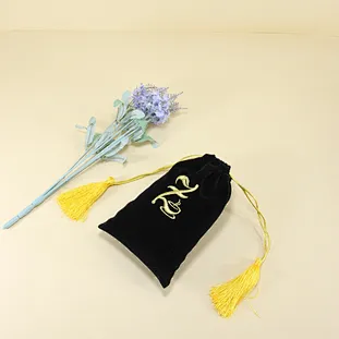 velvet bag
drawstring velvet dust gift cosmetic packaging bag
luxury velvet gift pouch drawstring packaging bags
velvet drawstring bag
pocket high-grade velvet storage bag printed logo
velvet cosmetic bag
bags soft velvet gift packaging drawstring pouch
v