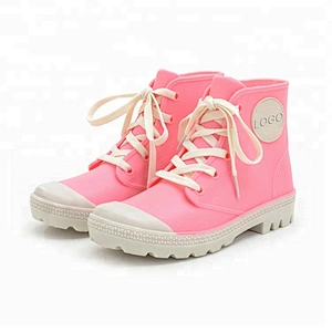 2018 fashionable ankle high lace up rain boots for women