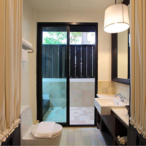 99 The Gallery Hotel