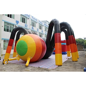 smiling huge spider-6.7x7.8x4m