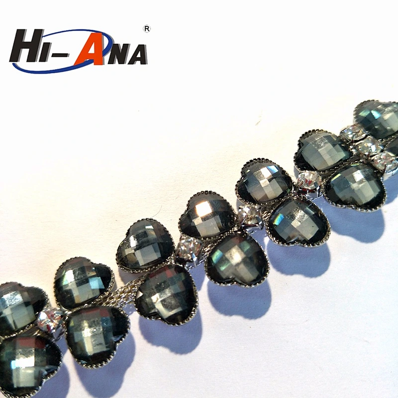 Cheap price china team Wholesales Genuine rhinestone chain by the yard
