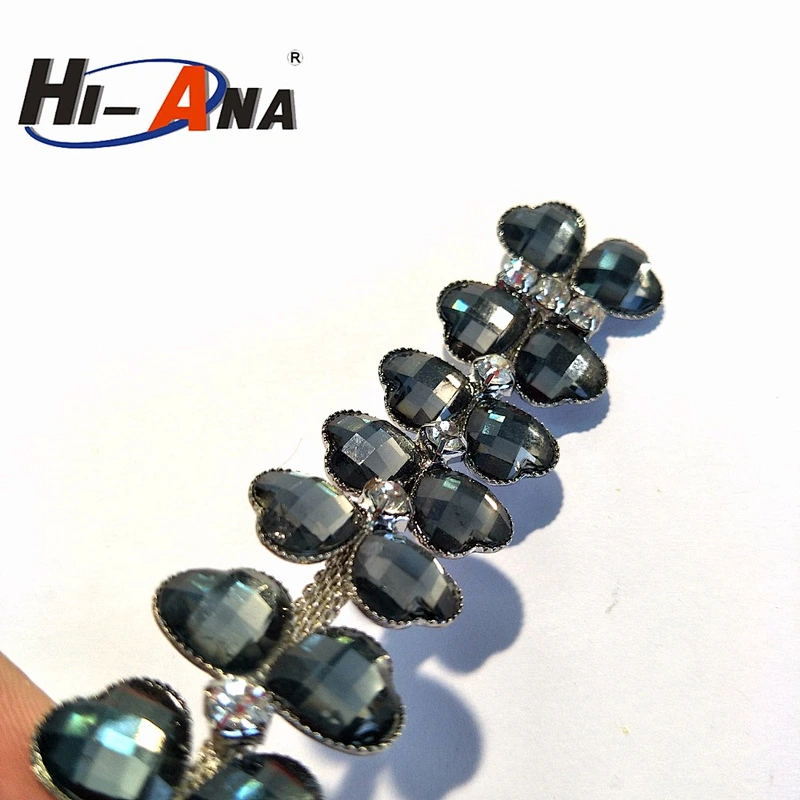 Cheap price china team Wholesales Genuine rhinestone chain by the yard
