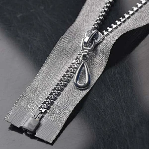 No 5 Plastic Silver Zipper