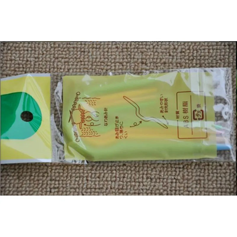 Plastic fancy knitting needles, cable needle