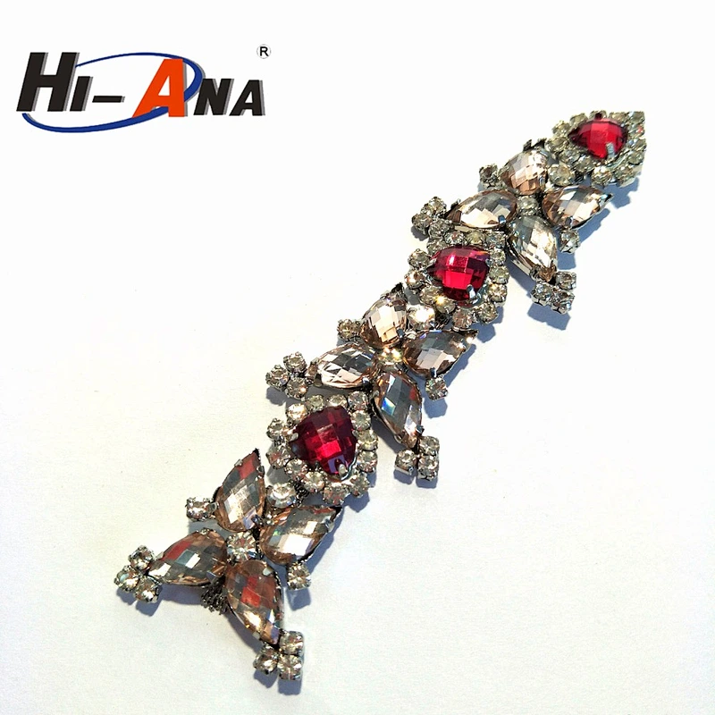 Our factories 20 years'experience different style roll rhinestone chain