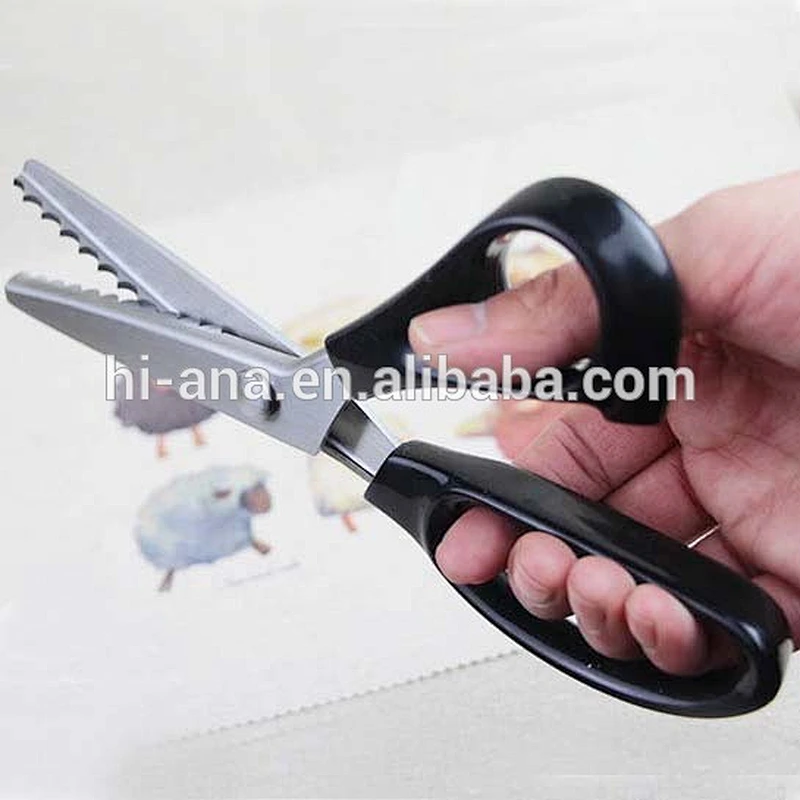 cutting zig zag scissors