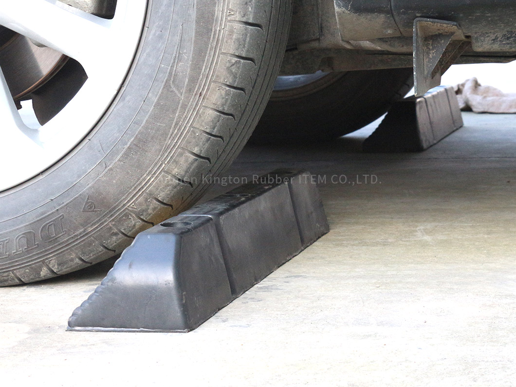 600*120*100mm反光停车限位器600*120*100mm reflective Parking wheel stop