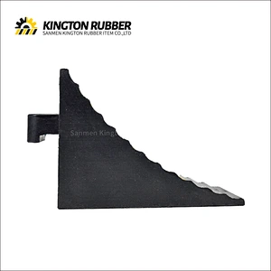 Small-size Rubber Wheel Chock with 3 Reflective Tapes