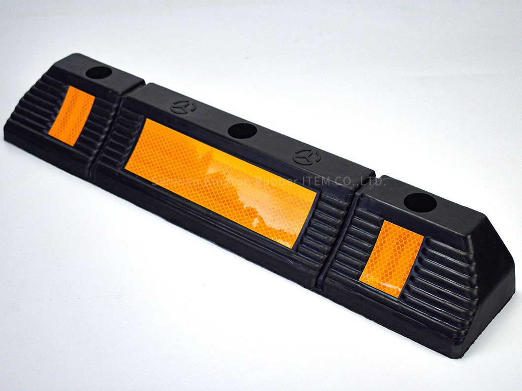 alt=''澳大利亚标准600mm长橡胶停车器Australia Standard 600mm length rubbber wheel stopper ''