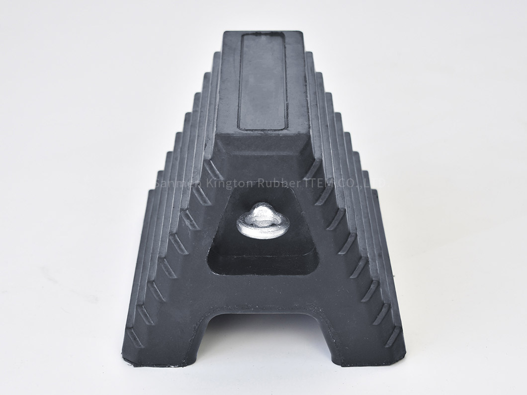 客车橡胶挡轮块Bus Rubber Wedge
