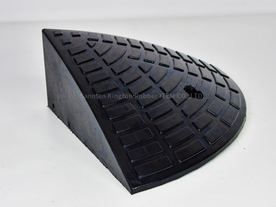 批发、可拆卸、热门再生橡胶斜坡垫Wholesale removable most popular recycled rubber kerb ramp